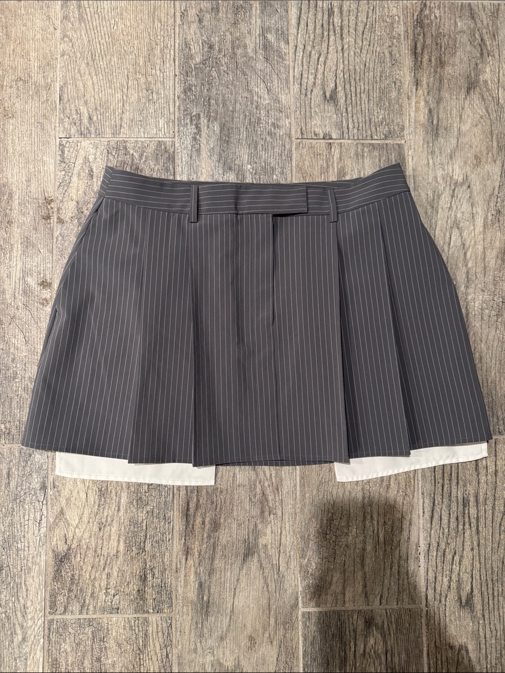 Forever 21 Gray Pinstripe Pleated Mini Skirt